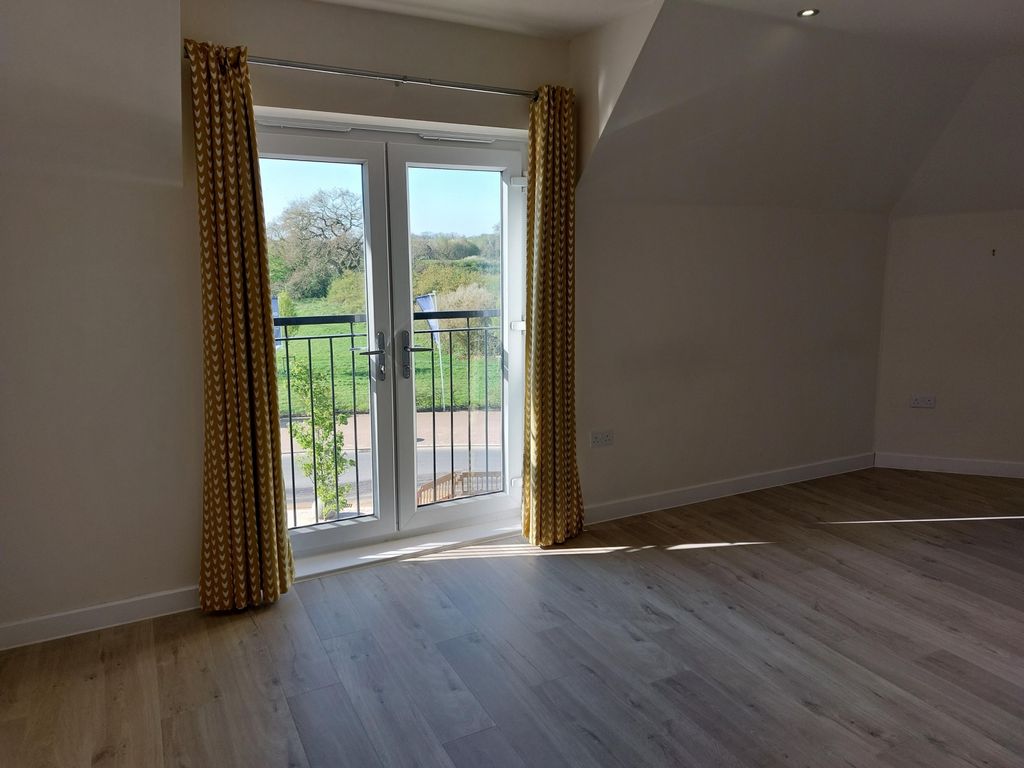 Property photo 2 of 9 Lounge