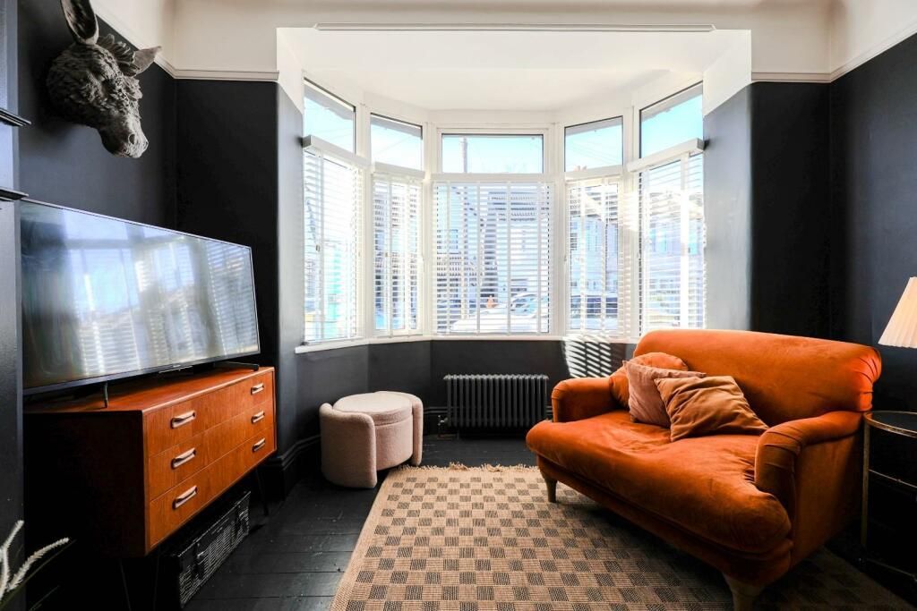 Property photo 2 of 14 144 Silverdale Lounge.Jpeg