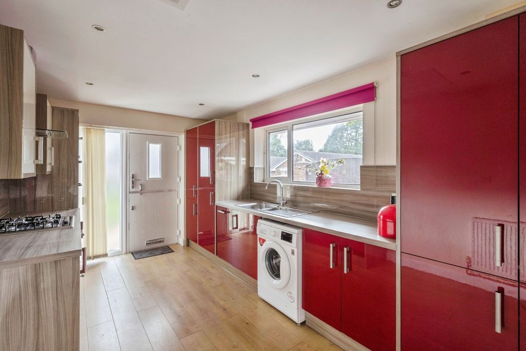 Property photo 2 of 18 Kitchen