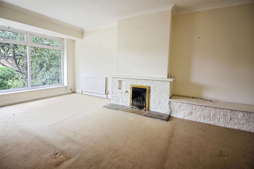 Property photo 3 of 10 Living Room