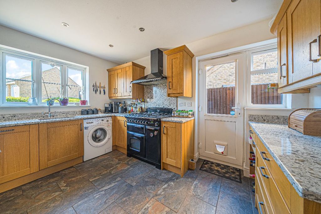 Property photo 2 of 20