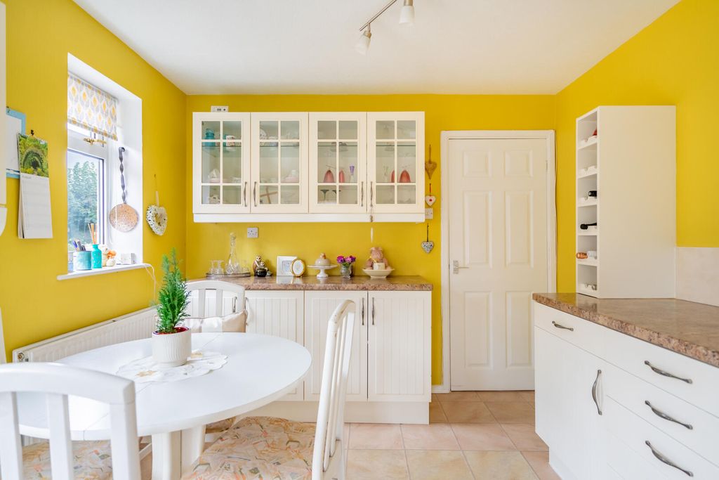 Property photo 3 of 14 Kitchen
