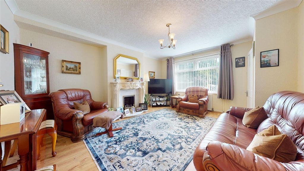Property photo 2 of 26 Moss Bank Road Living Room