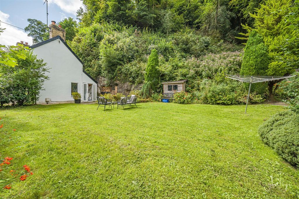 Property photo 2 of 27 Grounds