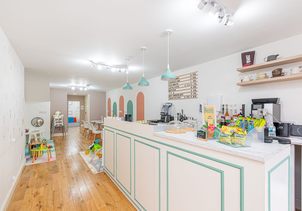 Property photo 2 of 18 Hornsey Road 222-001