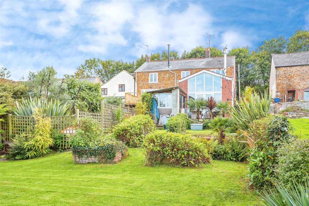 Property photo 1 of 24 Garden (1).Jpg