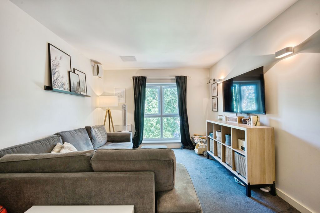 Property photo 2 of 16 Pbox-Img.Jpg