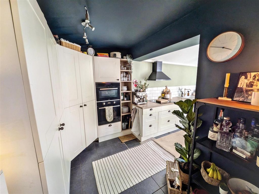 Property photo 2 of 15 Kitchen