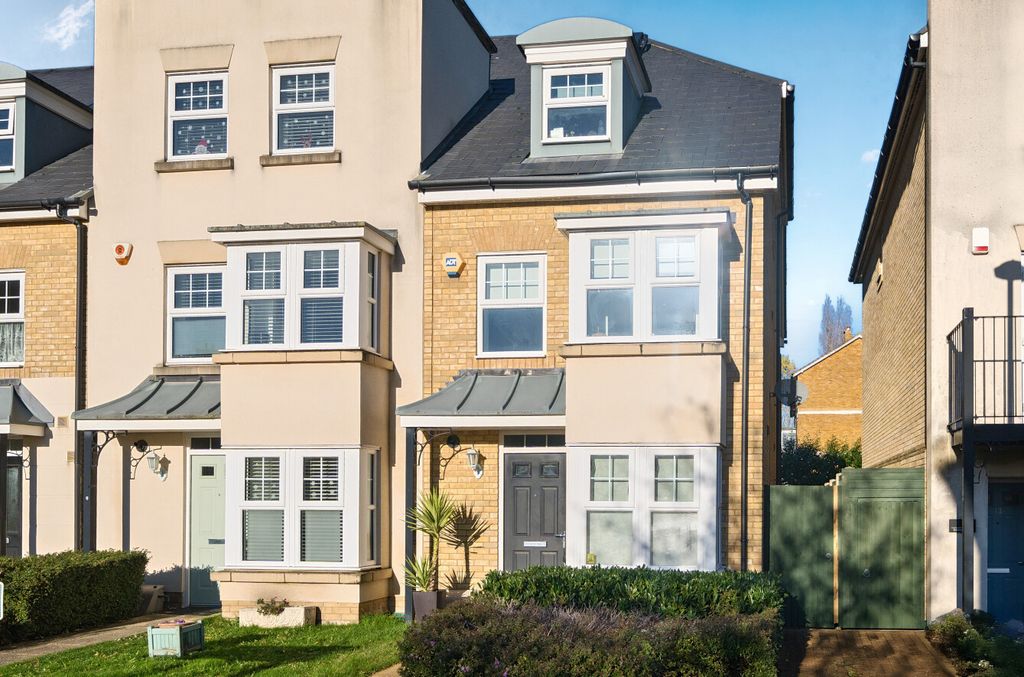 Property photo 1 of 15 1386369-19-693080...