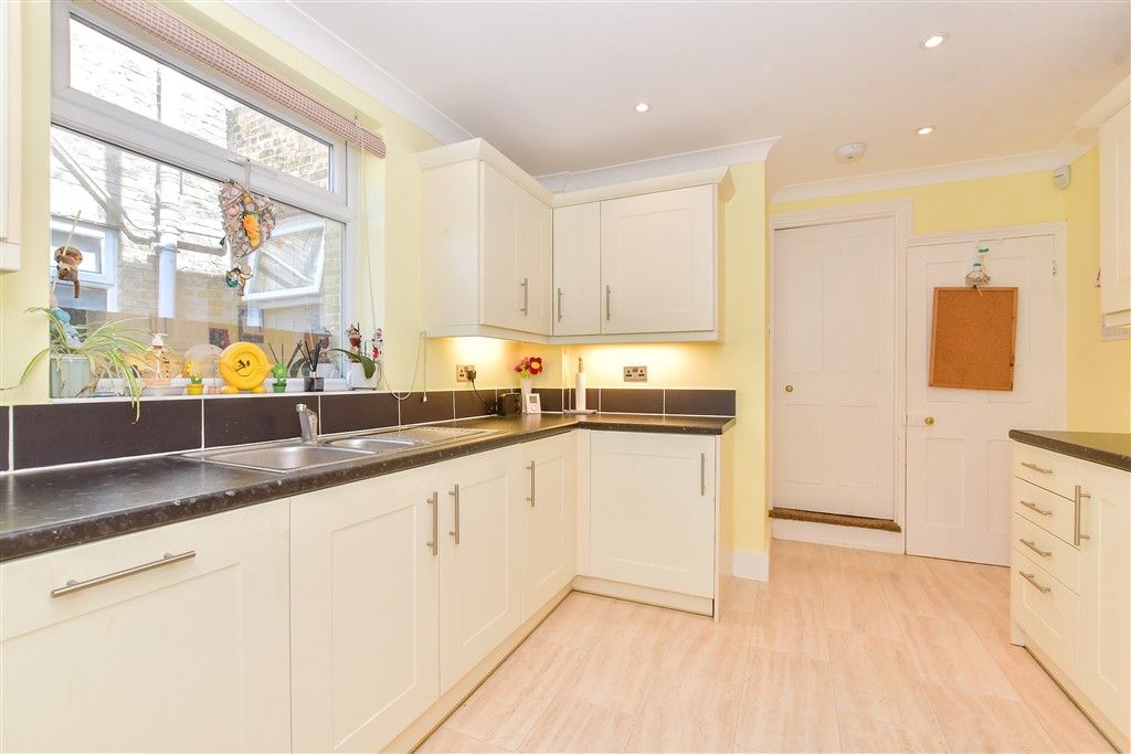 Property photo 3 of 14 Kitchen