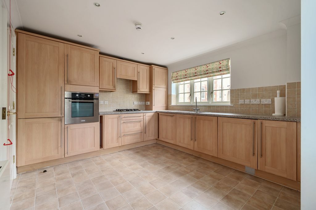 Property photo 3 of 23 Kitchen