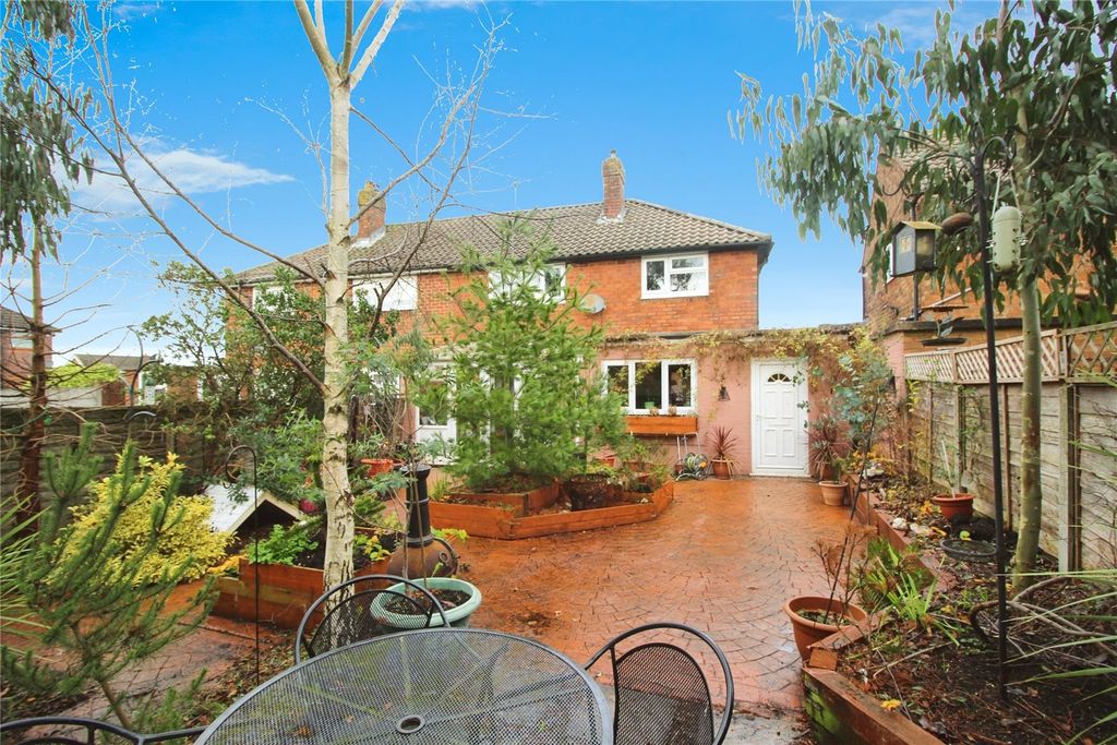 Property photo 2 of 17 Garden