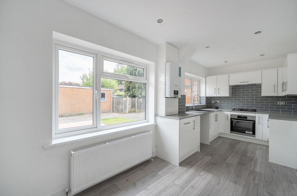 Property photo 2 of 18 1456425-18-69Fdfd...
