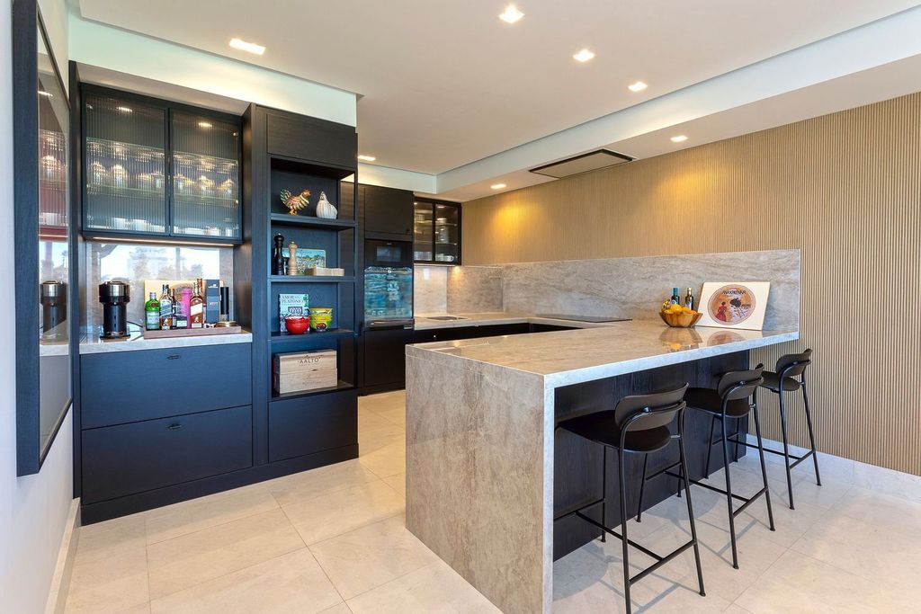 Property photo 2 of 12 Photo 1