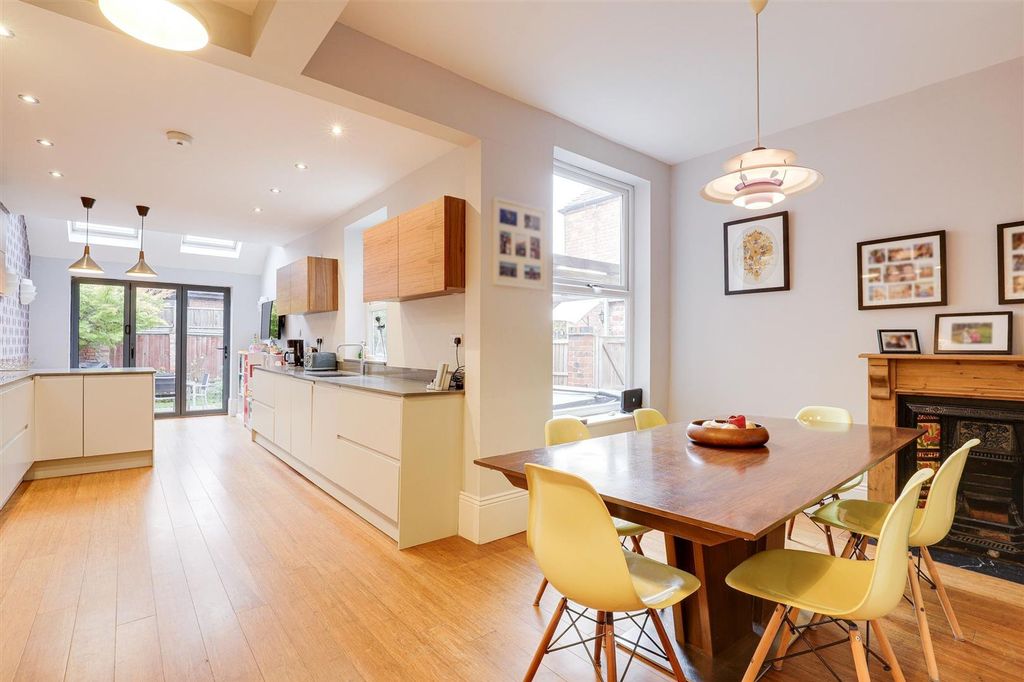 Property photo 3 of 23