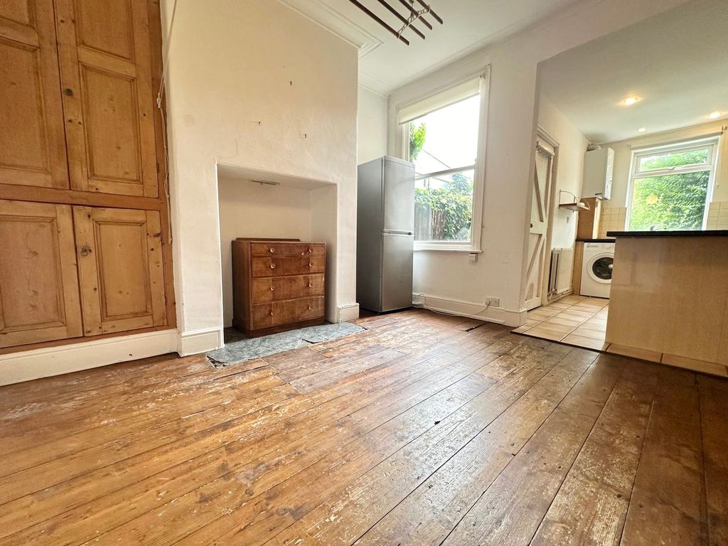 Property photo 3 of 21