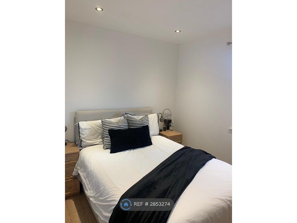 Property photo 3 of 12 Master Bedroom