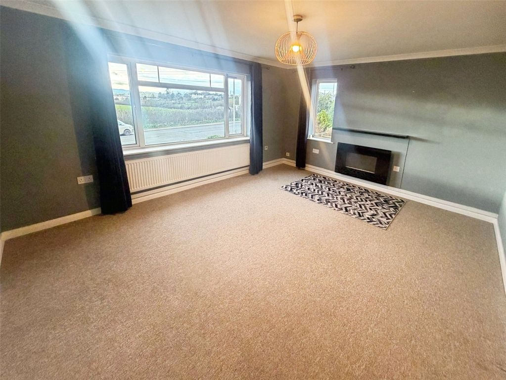 Property photo 3 of 7 Lounge