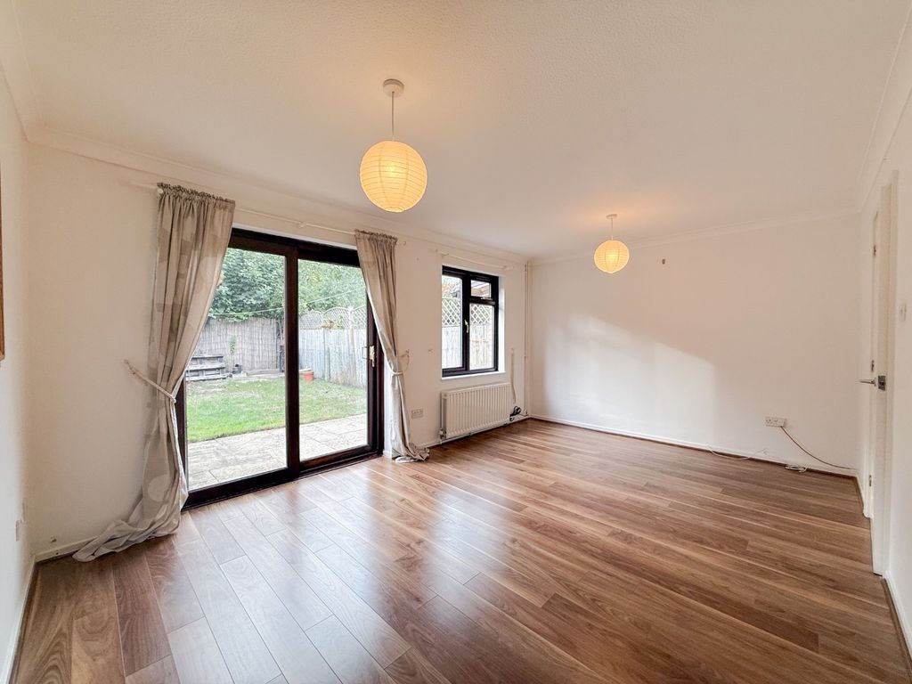 Property photo 3 of 15 5598535