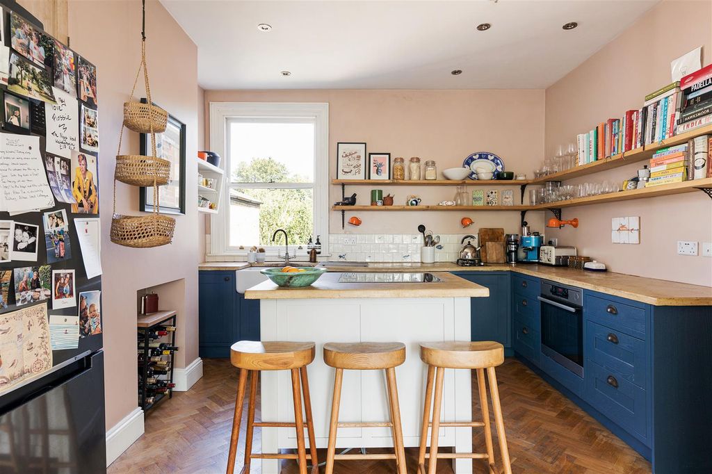 Property photo 3 of 41 Church Hill, E17