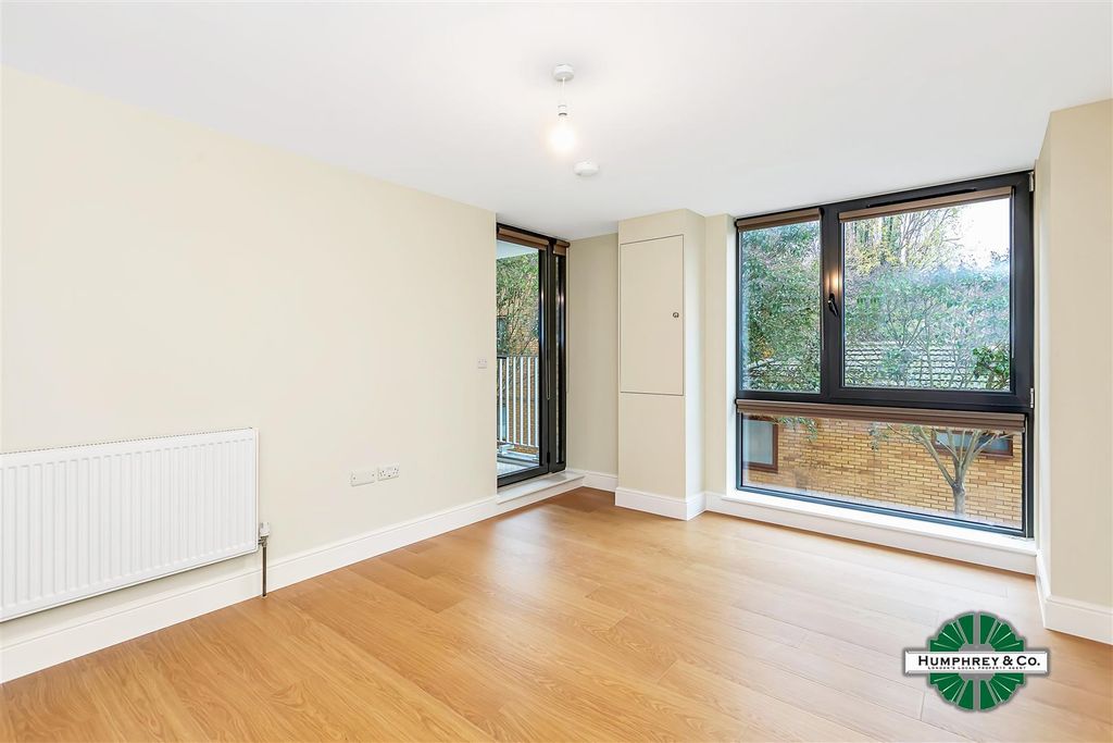 Property photo 3 of 12 3, 14 Cameron Road -002.Jpg