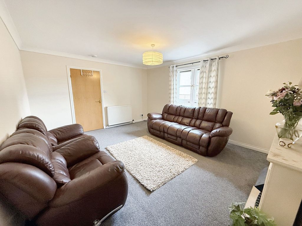 Property photo 3 of 15 Lounge