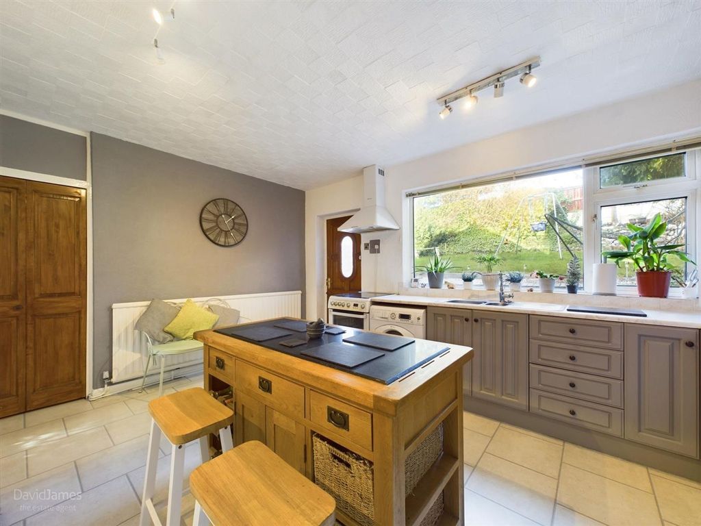 Property photo 2 of 18 Dining Kitchen