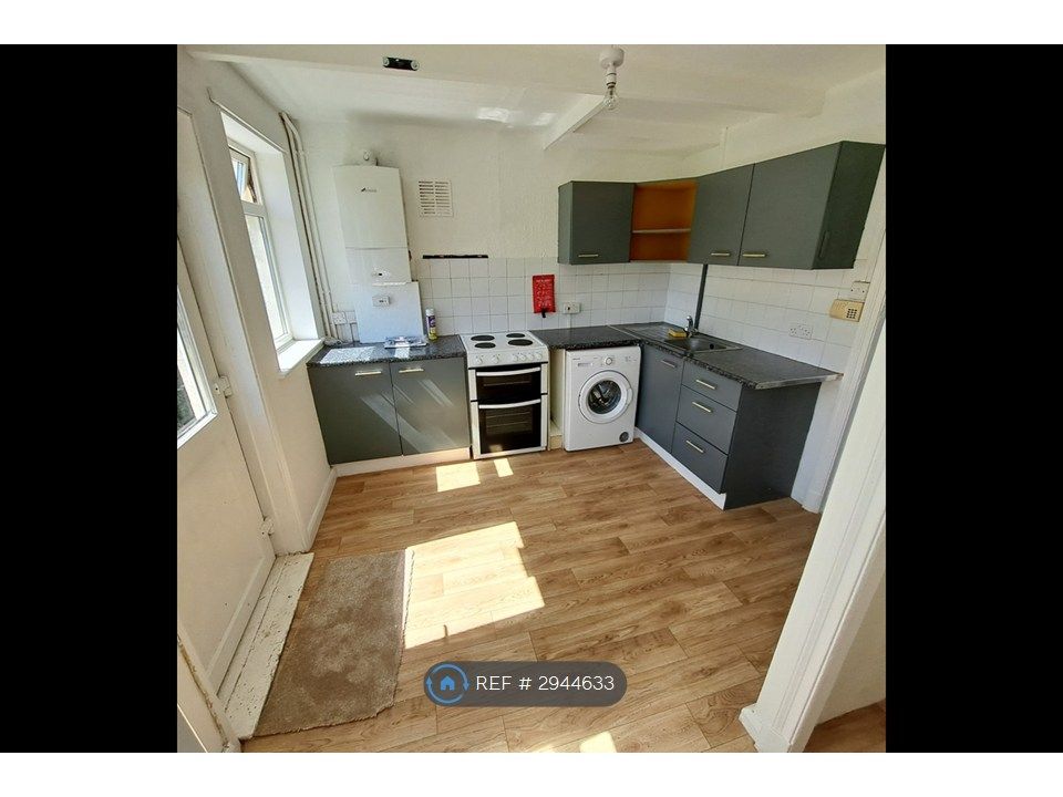 Property photo 3 of 6 Kitchen