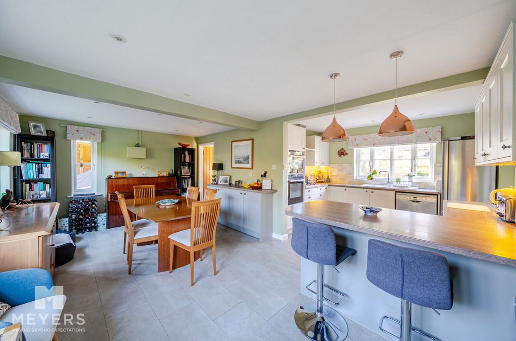 Property photo 2 of 21