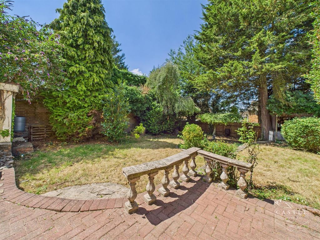 Property photo 2 of 16 Outside