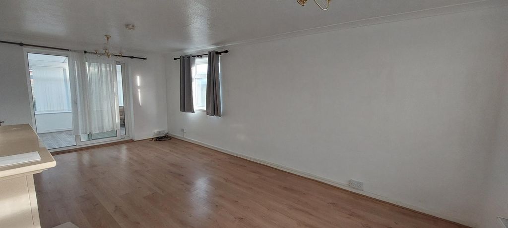 Property photo 2 of 10 Lounge