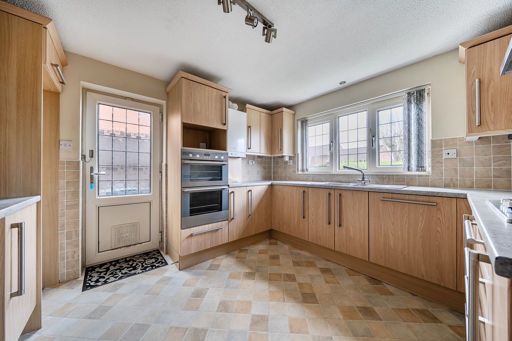 Property photo 2 of 19 Kitchen