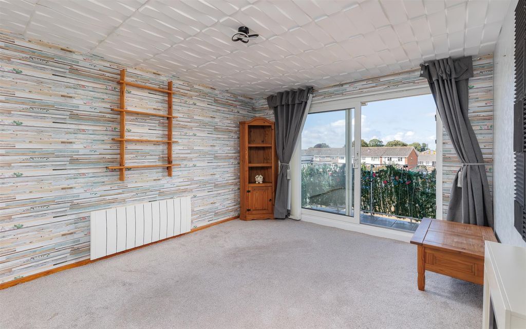 Property photo 2 of 18 Large Sitting Room With Balcony