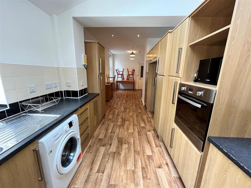 Property photo 2 of 8 8.Jpg