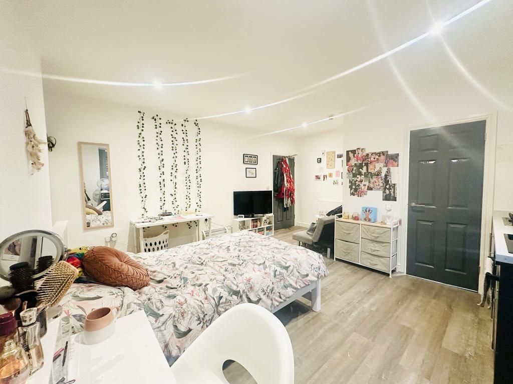 Property photo 2 of 6 Studio