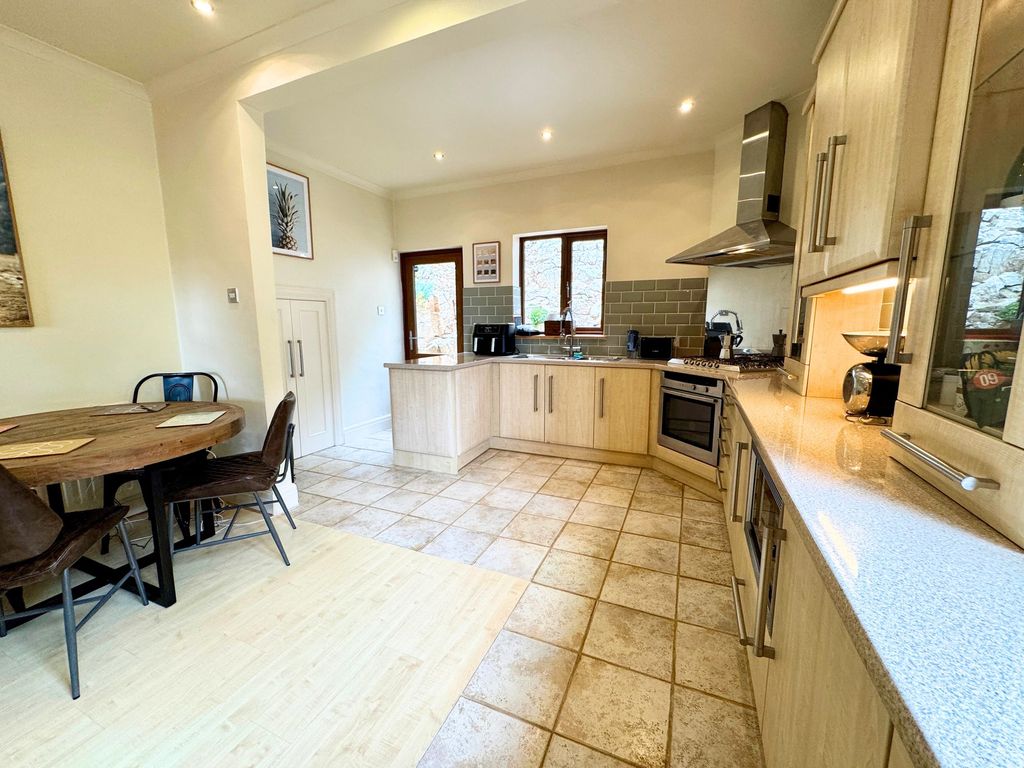Property photo 3 of 28 Kitchen