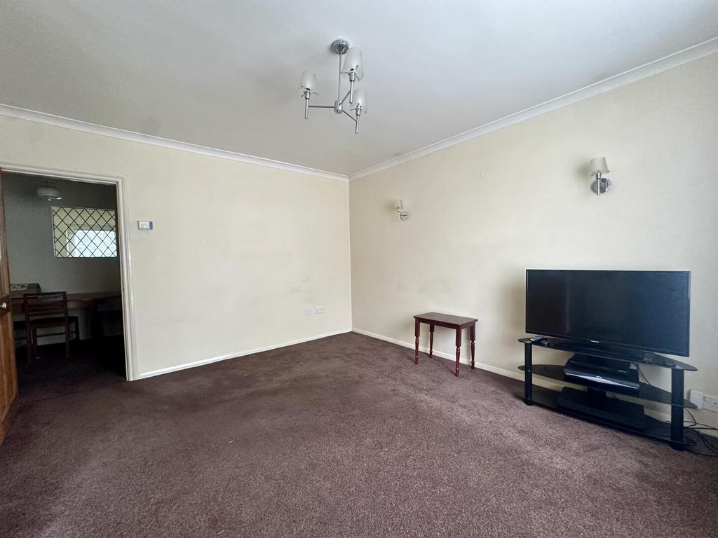 Property photo 2 of 11 Living Room