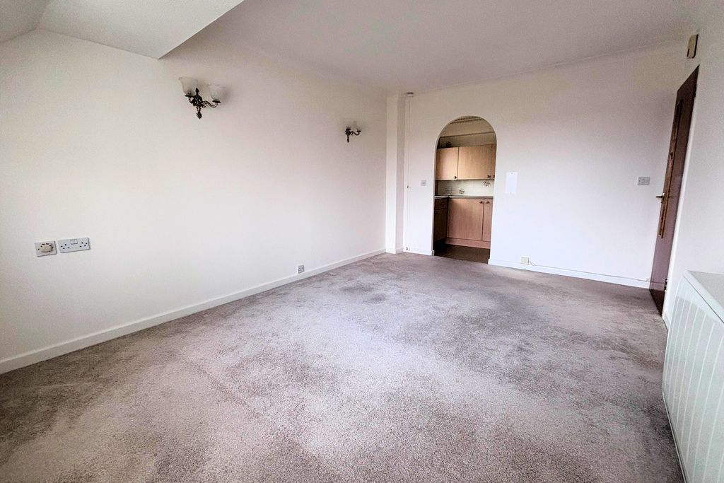 Property photo 2 of 10 Lounge/Dining Room