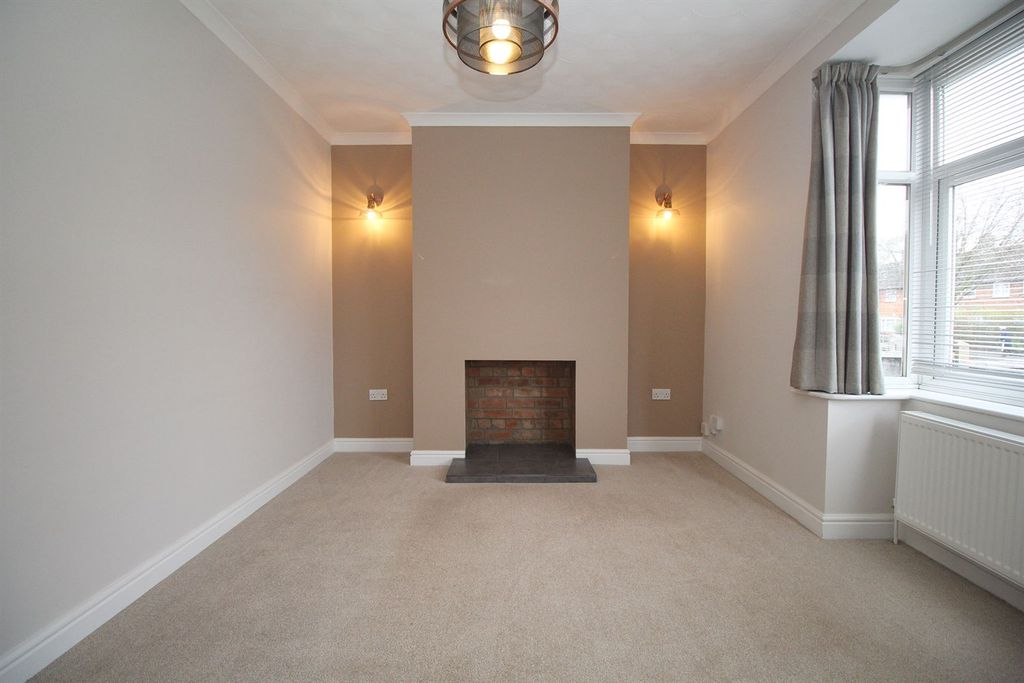 Property photo 1 of 22 Living Room