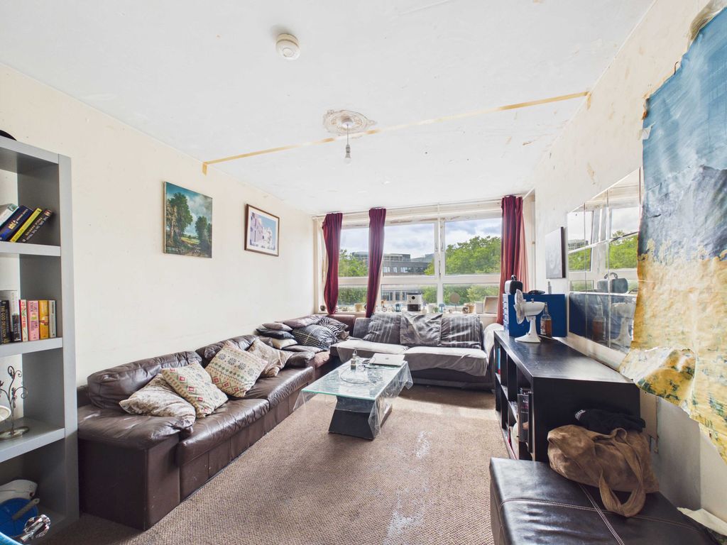 Property photo 1 of 11 Cam03741G0-Pr0202-Still006