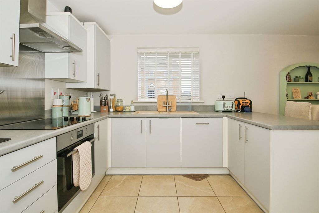 Property photo 2 of 18