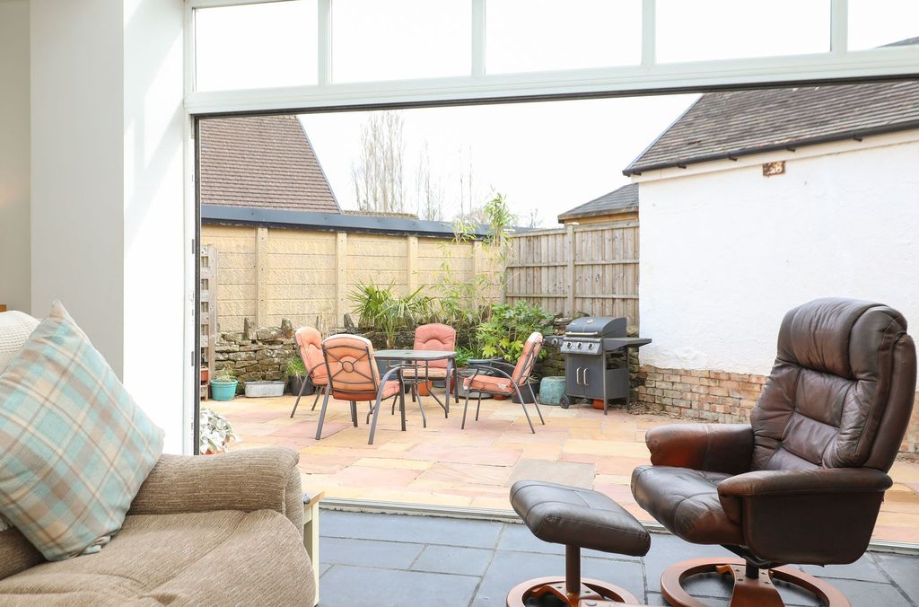 Property photo 3 of 27