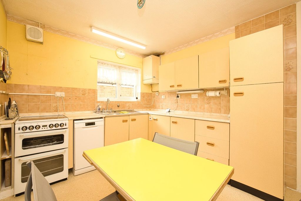 Property photo 3 of 17 Picture 3