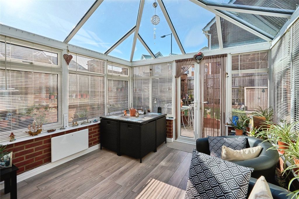 Property photo 3 of 18 Conservatory