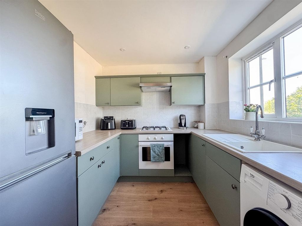 Property photo 3 of 12 Kitchen