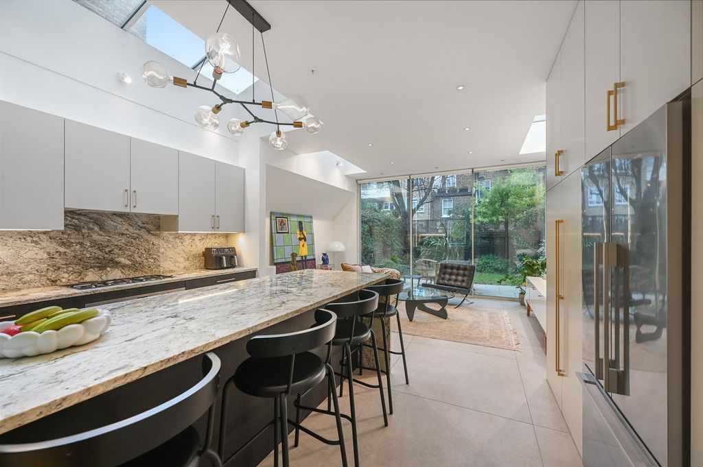 Property photo 2 of 16 Fbl - Melrose Gardens - Kitchenb1 (1).Jpg