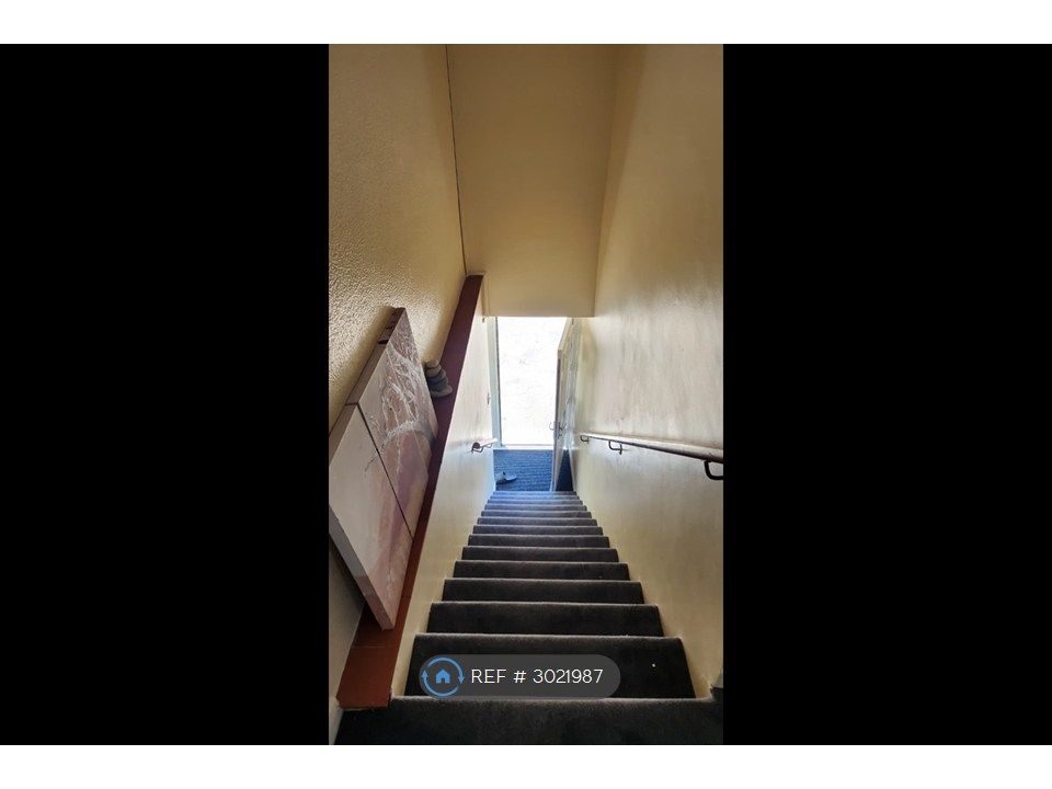 Property photo 2 of 7 Staircase