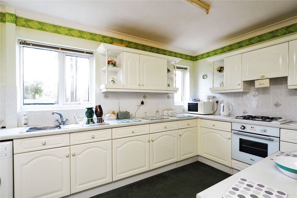 Property photo 2 of 18 Kitchen