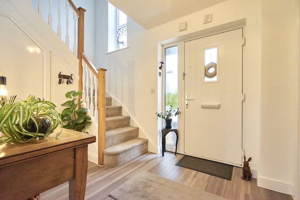 Property photo 2 of 43 Picture No. 82