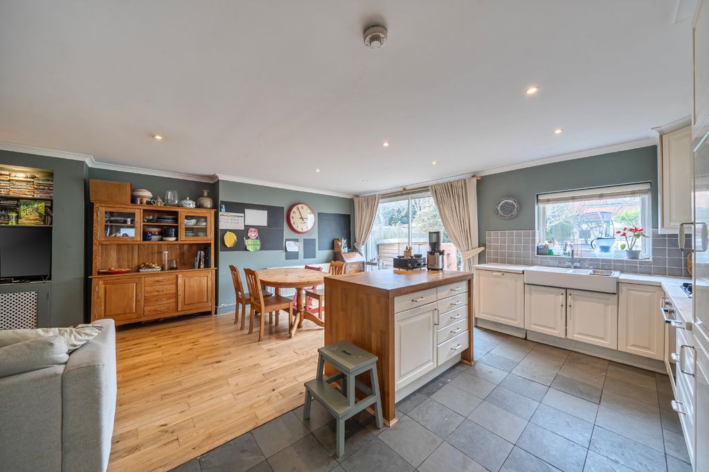 Property photo 2 of 15 Picture No. 18